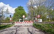 Der Bahnübergang Neuendeicher Weg war am Sonntag gesperrt. (Foto: Frank)