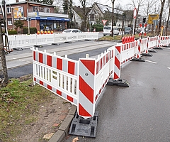 Der Bahnübergang zwischen der Uetersener Straße und der Jürgen-Siemsen-Straße ist gesperrt. (Foto: Frank)