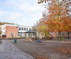 Die Johannes-Schwennesen-Schule in Tornesch platzt aus allen Nähten. Ein Neubau soll voraussichtlich 2028 eröffnet werden. (Foto: Frank)