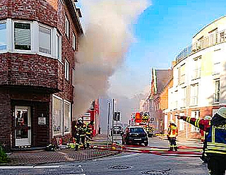 Starker Rauch quoll aus dem Gebäude. (Foto: Omaima Hamed Liazid)