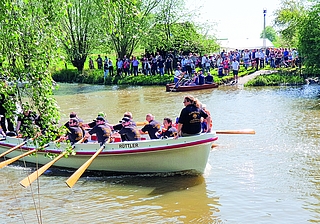 Treffen an der Krückau: Die Seestermüher Kutterpuller schauten ebenfalls bei der Fähre Kronsnest vorbei. (Foto: Strandmann)