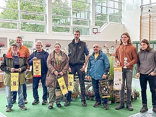 Prämierte Züchter: Manfred Sieberth (von links), Hauke Hinz, Torsten Waage, Anna-Lena Bohnenkamp, Jan Schlüter, ein Vertreter von Jonas Kieselbach sowie Luis und Paul Burchert. (Foto: Geflügelzuchtverein Barmstedt und Umgebung)