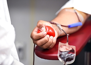 Wer hilft seinen Mitmenschen mit einer Blutspende? (Foto: Michelle Gordon/Pixabay)
