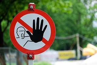 Über ein Jahr lang wird die L135 gesperrt sein. Die Arbeiten beginnen am 28. August. (Foto: pixabay) 