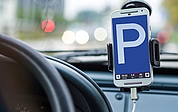 Parkgebühren mit einer App zu zahlen ist meist teurer als mit Münzen. (Foto: Dariusz Sankowski (Pixabay) und EM80 (Pixabay), Montage: Frank)