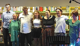 Den Zuschauern wurde einiges geboten bei der Lesung von Frank Ramson aus seinem Debütroman "Ausnahmemensch". (Foto: Maik Sbresny) 