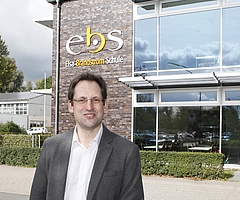 Kevin Amberg, Leiter der Elsa-Brändström-Schule in Elmshorn, bedauert es, dass er knapp 40 Absagen erteilten muss. (Archiv: Strandmann)