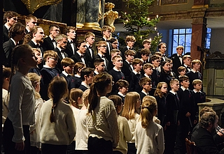 Die Chorknaben Uetersen und ihr Mädchenchor sangen teils gemeinsam. (Foto: Frank)