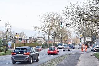 Die modernisierte Ampel an der Kreuzung Köhnholz, Heidmühlenweg ist seit 1. März 2024 in Betrieb. (Foto: Frank)