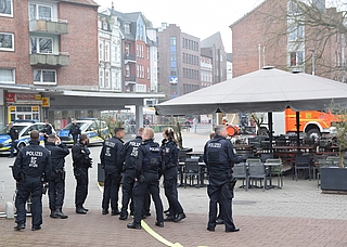 Zahlreiche Polizeibeamte waren vor Ort. (Foto: Frank)