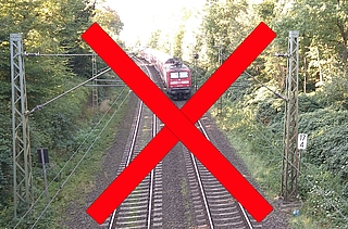 Zwei Wochen lang fährt zwischen Pinneberg und Hamburg keine Regionalbahn. (Foto/Montage: Frank)