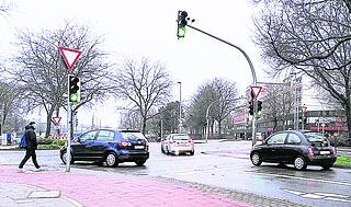 Die Grünphase der Ampel an der Ecke Probstendamm, Wedenkamp dauert seit Mittwoch wieder nur neun Sekunden. (Foto: Frank)