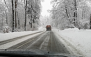 Bitte vorsichtig fahren: Der Winterdienst kann am Nikolaustag nicht in allen Landesteilen garantiert werden. (Symbolfoto: Pixabay)