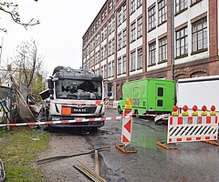 Der Transporter ist ausgebrannt. (Foto: Frank)