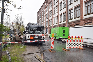 Der Transporter ist ausgebrannt. (Foto: Frank)