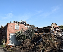 Das Reetdachhaus am Deichweg in Moorrege brannte am Montag, 10. Juli 2023, ab. (Foto: Frank)