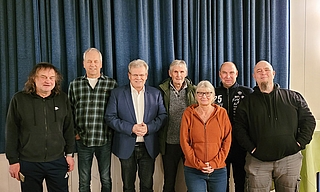 Der Vorstand des GZV-Barmstedt: Alois Burchert (von links), Volker Drüeke-Krohn, Ralf Albers, Hans-Peter Mohr, Andrea Köster, Jan Struckhof und Josef Heilmann. (Foto: Geflügelzuchtverein Barmstedt und Umgebung von 1900)