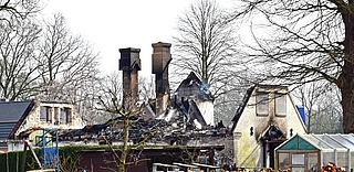 Das Feuer zerstörte das Mehrfamilienhaus am Kastanienweg. (Foto: Frank)