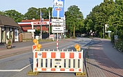 Schilder weisen bereits an der Kreuzung Lohe, Reuterstraße, Heidweg auf die Sperrung hin. (Foto: Frank)