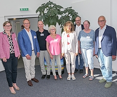 Verbandsvorsteherin Christine Mesek (von links) und die Mitglieder des Haupt- und des Finanzausschusses des AZV Südholstein: Volker Hatje (Elmshorn), Arnd Wendland (Hamburg Wasser), Erika Koll (Kummerfeld), Wiebke Uhl (Ellerhoop), Rolf Apfeld (Glückstadt), Sabine Kählert (Tornesch), Jürgen Neumann (Heist). (Foto: AZV Südholstein)