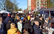 Großes Gedränge herrschte beim Tornescher Weihnachtsbasar auf dem Platz vor dem POMM91. (Foto: Frank)
