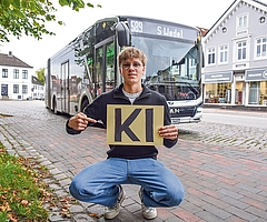 Hofft, dass Künstliche Intelligenz den Öffentlichen Personennahverkehr im Kreis Pinneberg verbessern könnte: Klemens Kelting, 18-jähriger Schüler des Ludwig-Meyn-Gymnasiums in Uetersen. (Foto: Frank)