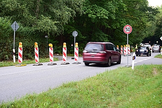 Der Verkehr wird einspurig an der Sperrung vorbeigeführt. (Foto: Frank)