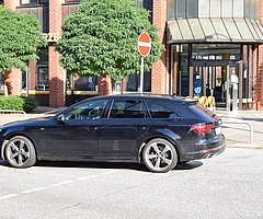 Wegen der aktuellen Bauarbeiten in der Schulstraße steht in Höhe der Commerzbank ein Einbahnstraßenschild. Nicht nur diese Fahrerin ignorierte es Mittwochfrüh. 40 Meter weiter bog sie in die Straße Am Probstenfeld ab. (Foto: Frank)