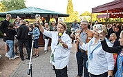 Die 1. Stadträtin Petra Jäger eröffnete das Weinfest auf der Wassermühlenstraße offiziell. (Foto: Frank)