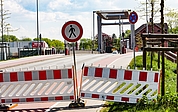 Für Wartungsarbeiten wird die Käpten-Jürs-Brücke regelmäßig gesperrt. Diesmal fällt die Sperrung besonders lange aus, weil auch der Fahrbahnbelag erneuert wird. (Foto: Strandmann/Archiv)
