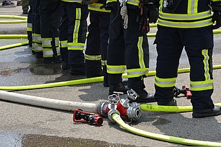 Die Feuerwehr konnte nicht verhindern, dass das Gebäude abbrannte. (Symbolfoto: Pixabay)