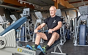 Bernd Wegener trainiert hart. Der 68-jährige Tornescher will bei den HYROX World Championships am Sonnabend, 27. Mai, in Manchester den Weltmeistertitel holen. (Foto: Fitnessfabrik Tornesch)