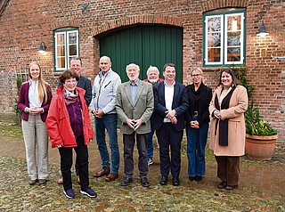 Arbeitstreffen im Esinger Heimathaus: Vertreter des Kieler Verkehrsministeriums, von Nah.SH, DB InfraGO AG und der Bürgerinitiative Starke Schiene tauschten sich am Freitag über aktuelle Bahn-Themen aus. (Foto: Frank)