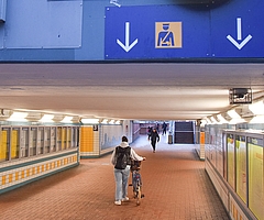 Ein Alkoholverbot im Elmshorner Bahnhof würde nahtlos an das Waffen- und Messerverbot anschließen. (Foto: Frank)