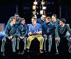 In der Premiere erntete das Altonaer Theater für seine Aufführung von „Der Club der toten Dichter“ Standing Ovations.  (Foto: Baraniak)