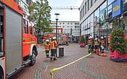 Die Freiwillige Feuerwehr Elmshorn rückte mit fünf Fahrzeugen auf den Alten Markt an. (Foto: Frank)