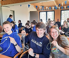 Auf dem Programm stand zum Beispiel die Knotenkunde. (Foto: Elmshorner Ruder-Club)