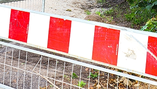 Längst ein gewohntes Bild: Absperrungen. (Foto: Strandmann)