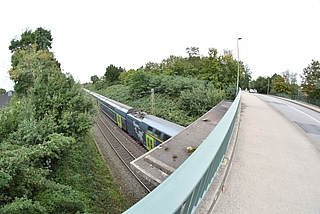 Die Kinder spielten im Bereich der Straße Adenauerdamm, die die Bahnstrecke Tornesch-Elmshorn überquert, in den Gleisen. (Archiv: Frank)