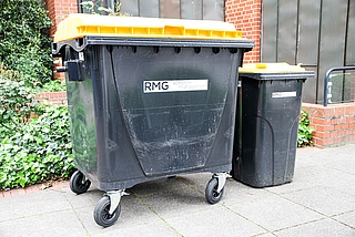 Die „neue“ gelbe Tonne: Für den Kreis Pinneberg ist seit dem 1. Januar 2023 ein neues Unternehmen, die RMG Rohstoffmanagement GmbH aus Eltville am Rhein, zuständig. (Foto: Meyer-Lutz) 