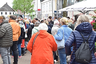 In der Fußgängerzone war viel los. In den vergangenen Jahren kam man aber kaum durch die Menschenmassen durch. (Foto: Frank)